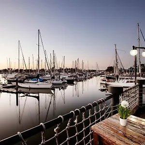 Hotel Nightcap At, Kawana Waters