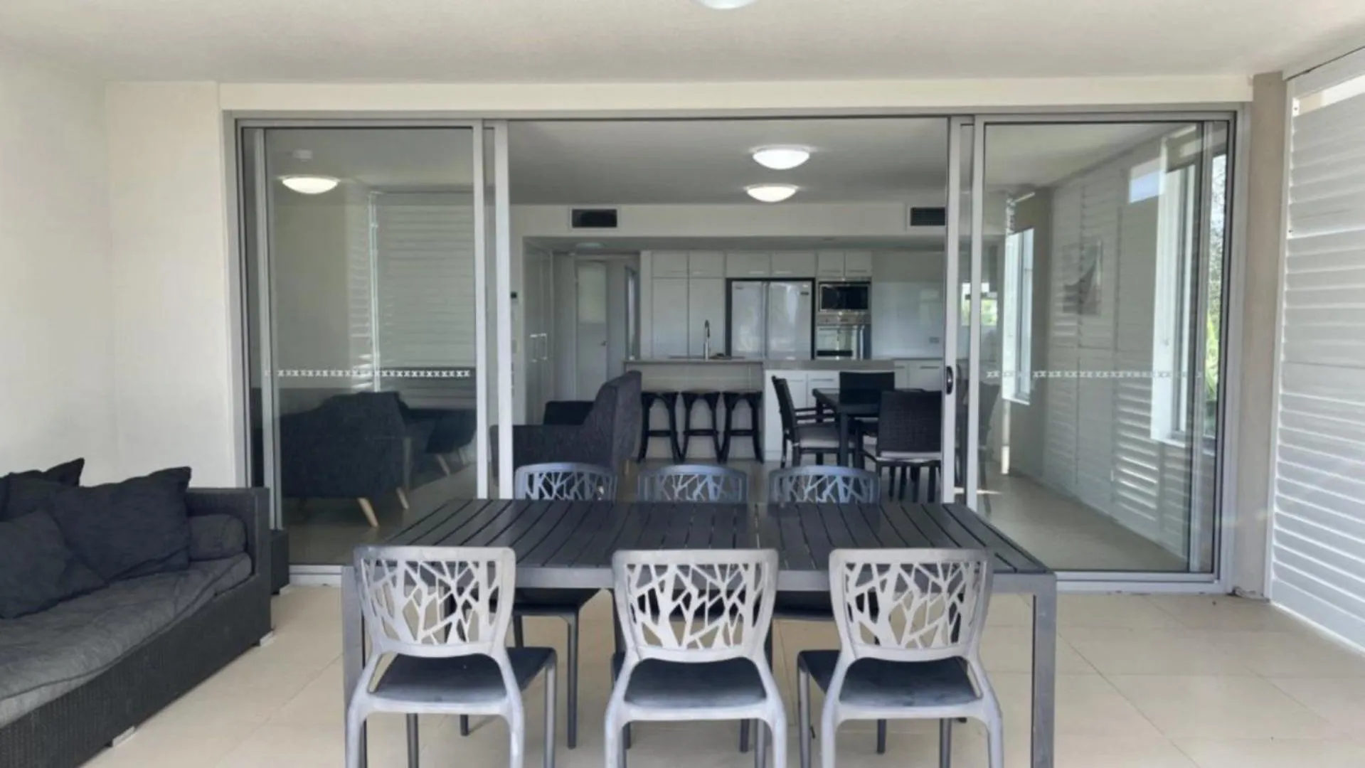 Surfside One Unit 1 Apartment Kawana Waters